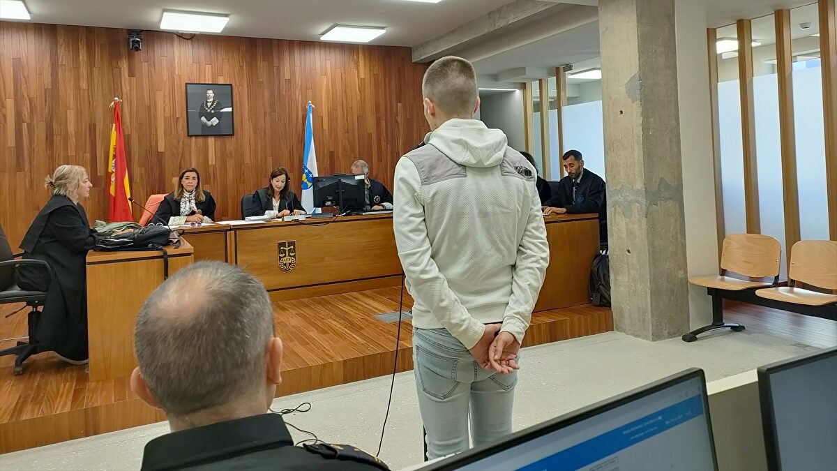 Acepta 3 años y 9 meses de cárcel el joven que apuñaló a otro durante el Carnaval de Verano de Redondela en 2024