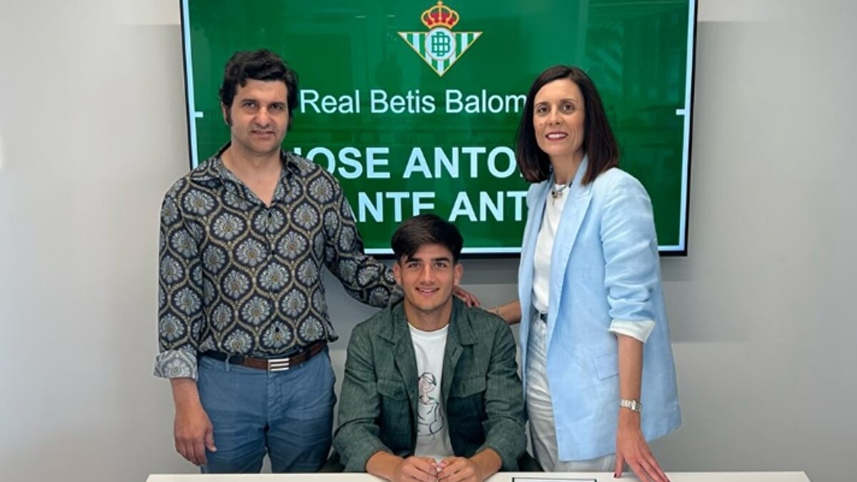 Morante Jr, el hijo del diestro que cambió el capote por el balón e ilusiona al beticismo