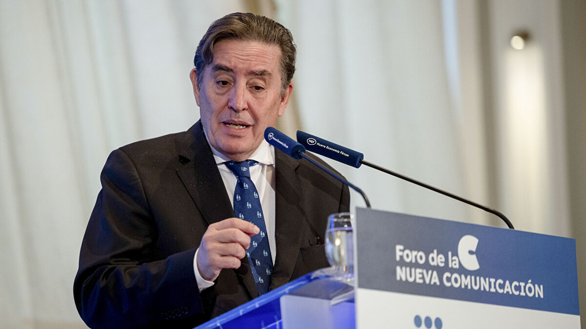 Illa recupera el Premio Blanquerna y se lo concede a García Montero en pleno enfrentamiento con la RAE