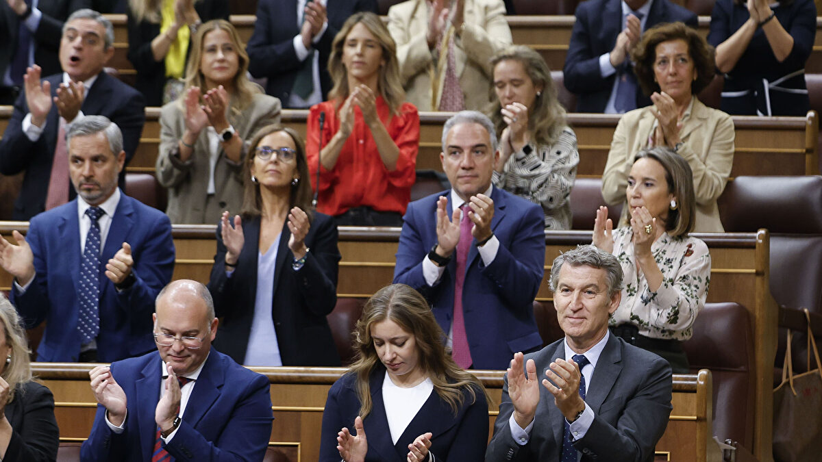La pinza PSOE-Vox rechaza aplaudir a María Corina
