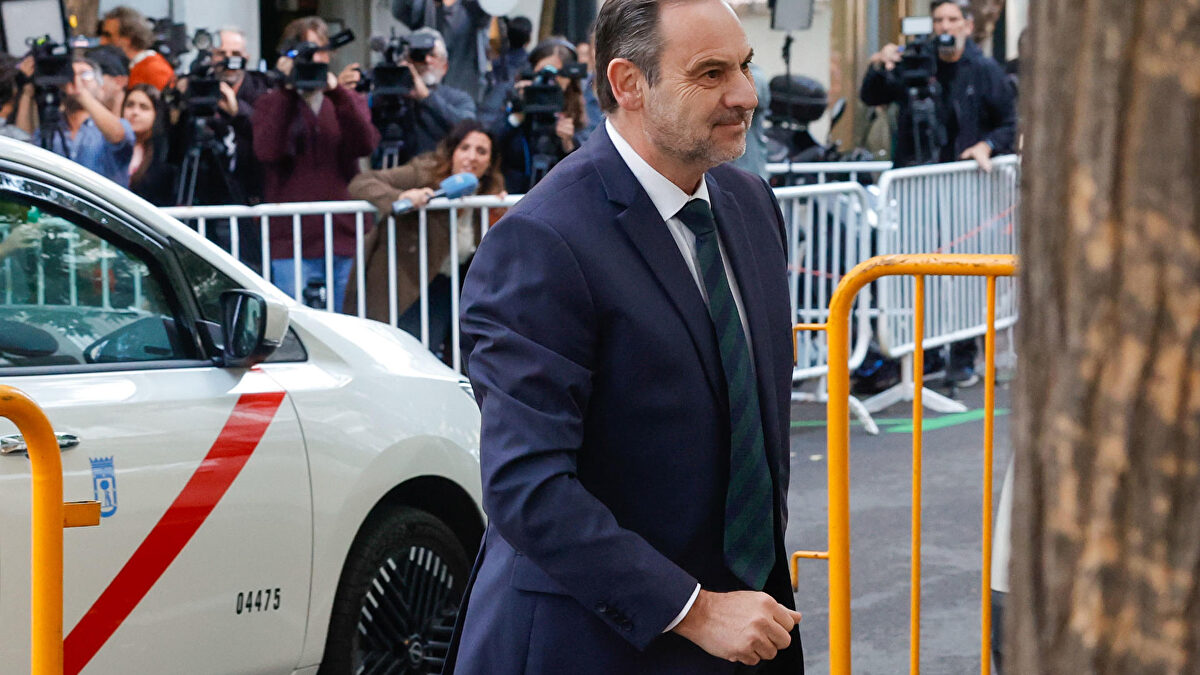 Ábalos se niega a declarar en el Supremo al sentirse "indefenso" y Anticorrupción no solicita prisión provisional