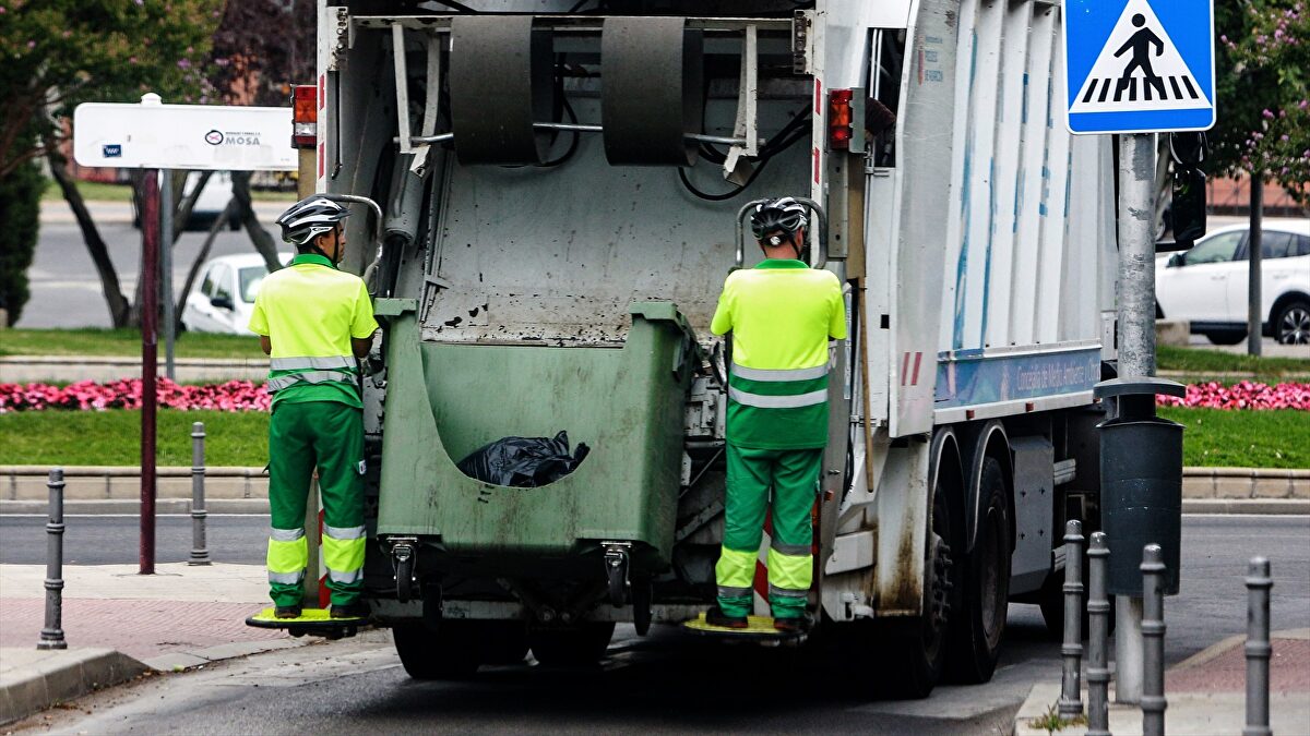 Un camión de basura tritura al exmarido de la alcaldesa de Almazora que fue arrojado malherido en un contenedor