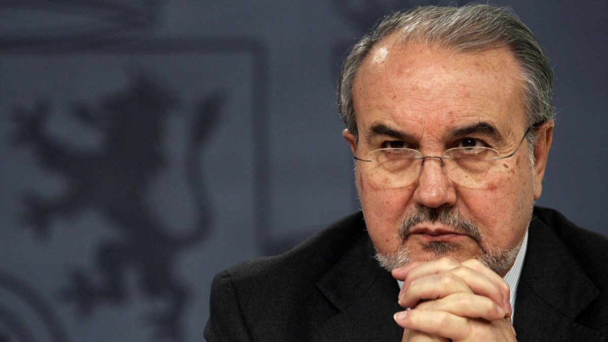 ¿Cuánto valdría ahora el oro que vendió Pedro Solbes en 2007?