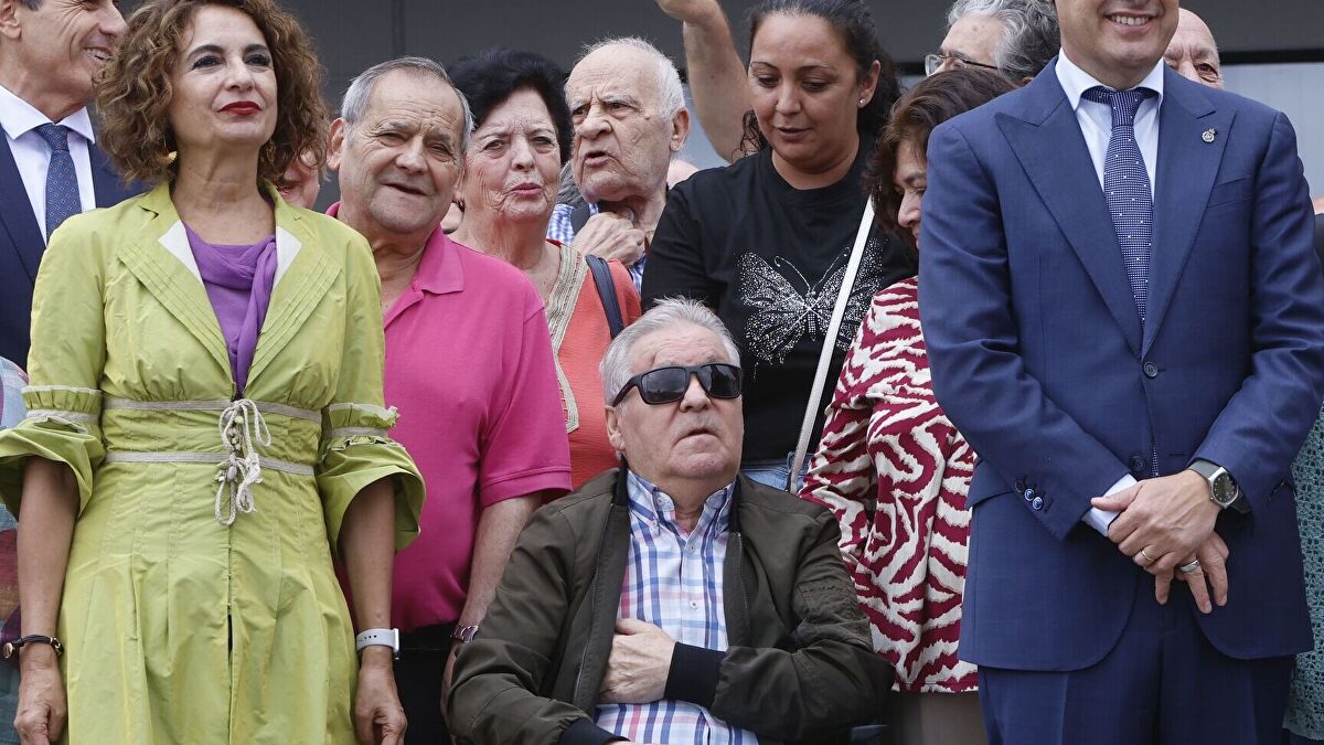 María Jesús Montero mantiene hundido al PSOE-A y Moreno podría perder la mayoría absoluta según el CIS andaluz