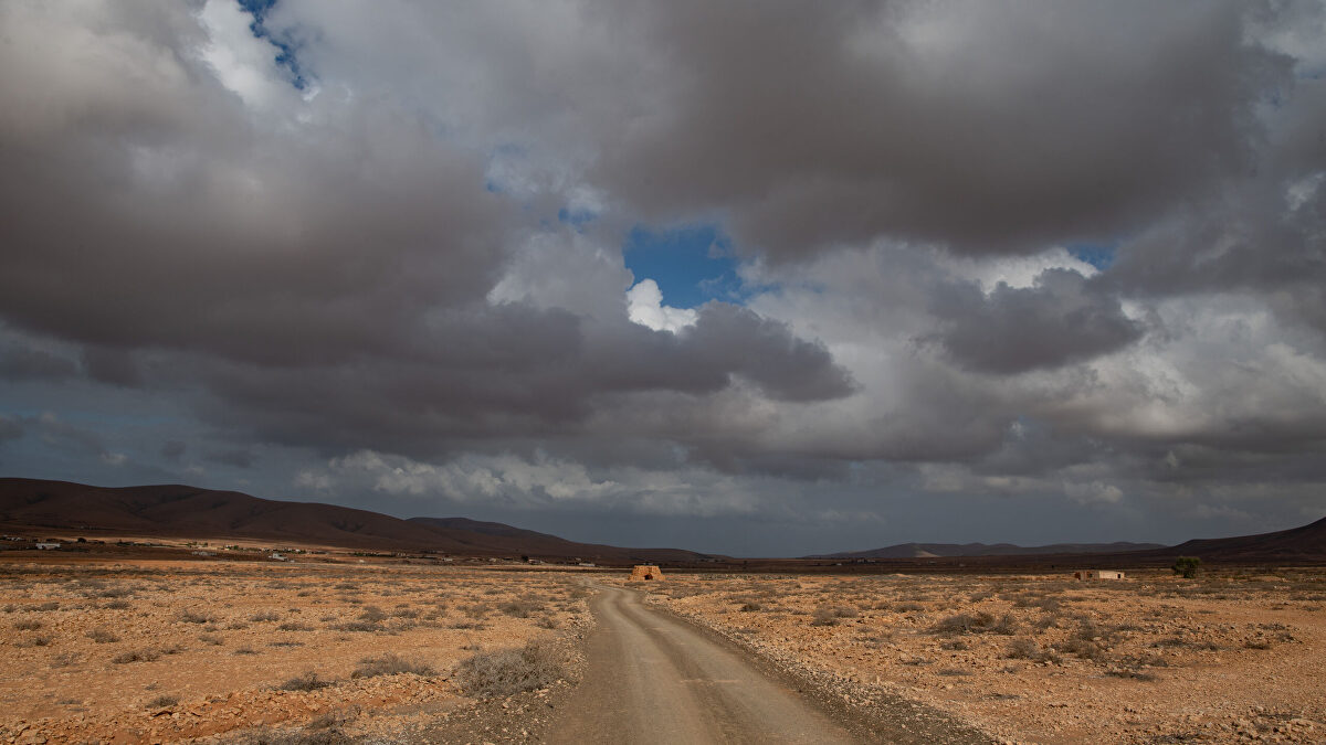 España partida en dos por el tiempo: lluvia en el norte y ambiente templado en el Mediterráneo