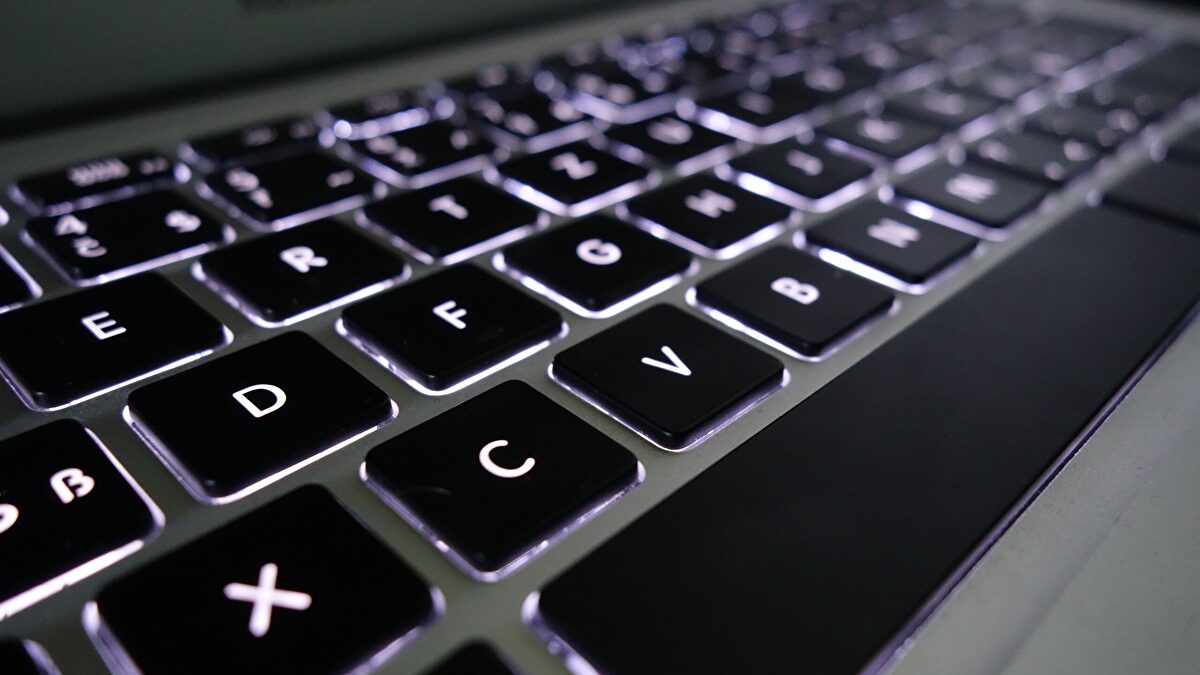 Un abogado de barrio podría captar más clientes online gracias a un ordenador y una web gratis