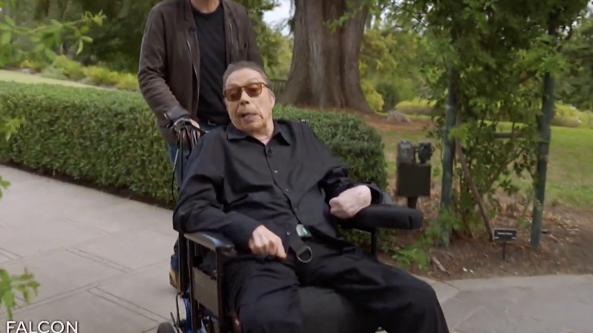 La escalofriante historia del actor Tim Curry: "No temo a la muerte, la recibiré de brazos abiertos"
