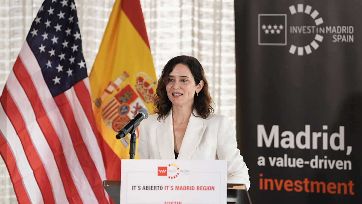 Ayuso insta a Trump desde Austin a eliminar los aranceles a productos gastronómicos de la UE como el aceite y el vino