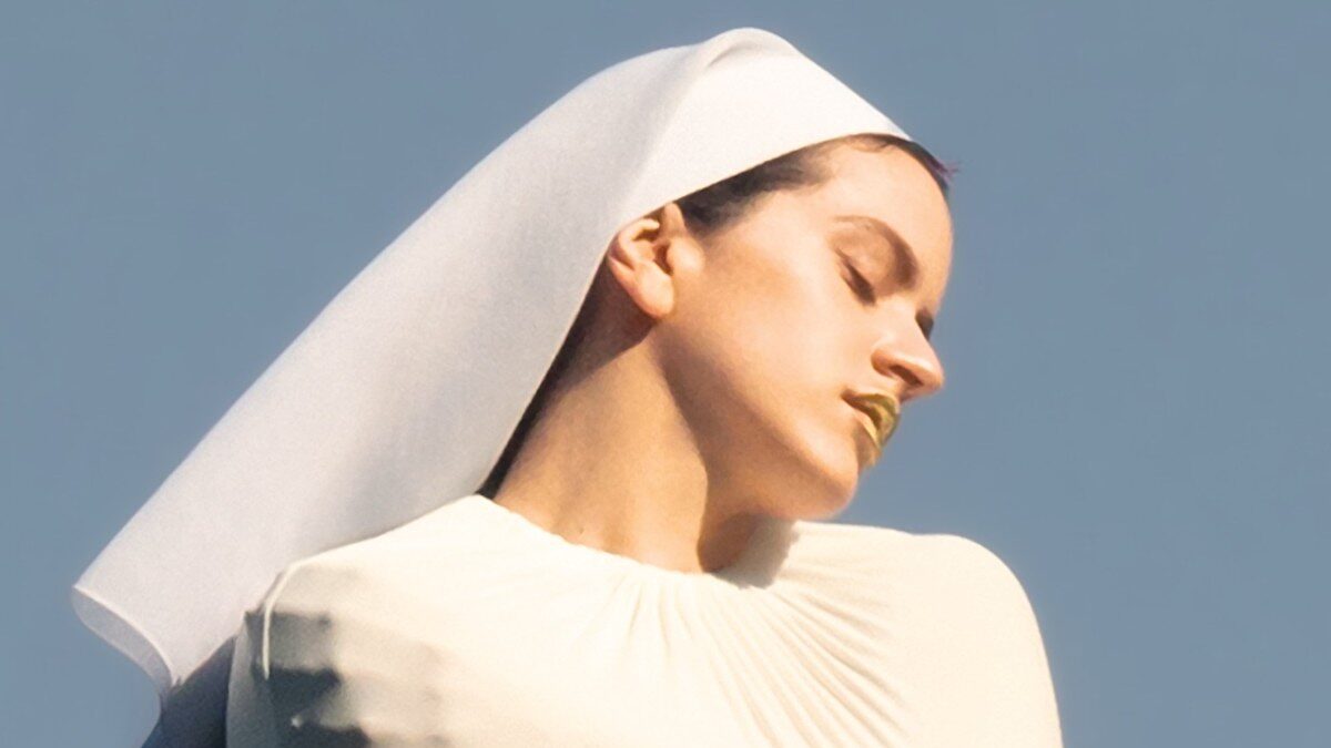 La izquierda moralista se revuelve contra Rosalía por la estética religiosa de su álbum 'Lux'