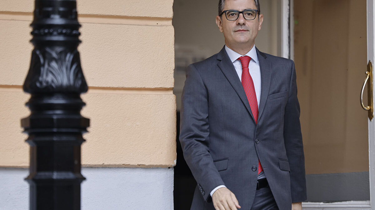 El PSOE sortea los indicios de su caja B alegando que son "cantidades menores"