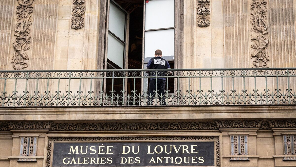 Suerte que no hubo héroes frente al robo del Louvre