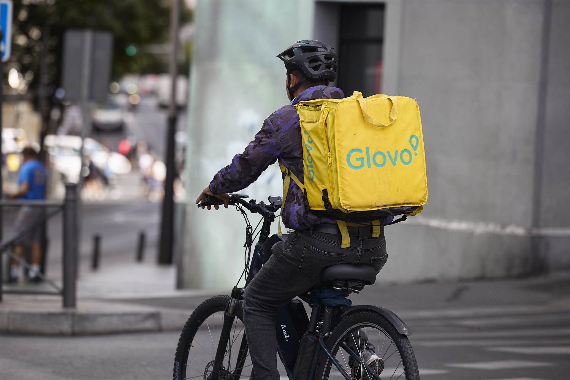 Glovo repartirá con robots y esquivará la Ley Rider de Yolanda Díaz
