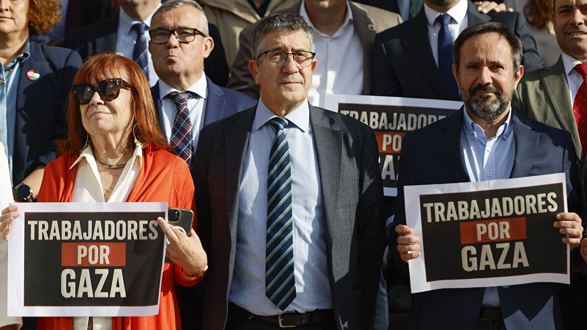 El PSOE quiere formar a todo el personal sanitario para que hable en la lengua regional de cada comunidad autónoma