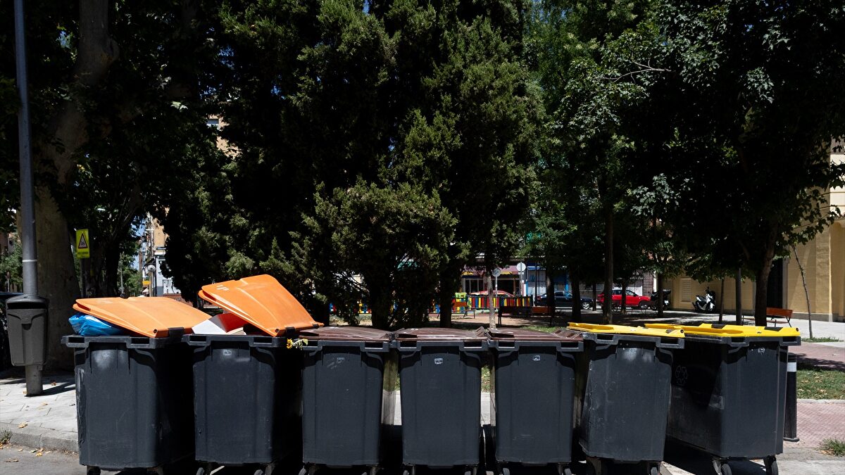 Madrid cambia el "tasazo" de basura de Sánchez y tendrá en cuenta cuántos viven en cada casa