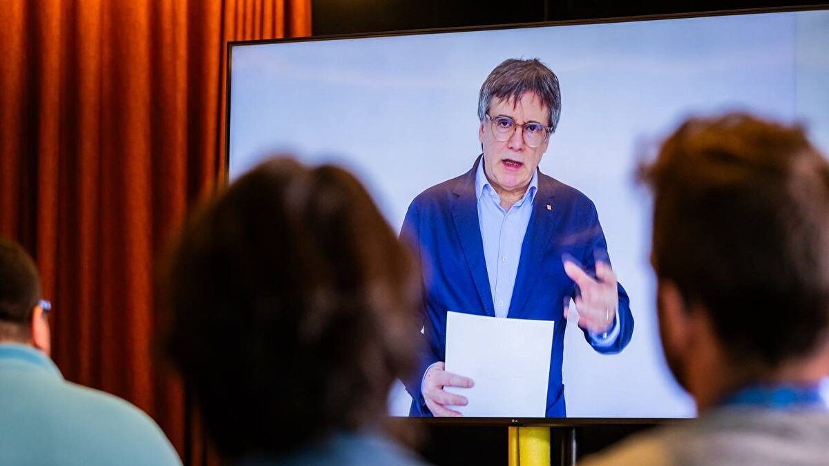 Puigdemont insinúa que prepara la ruptura con Sánchez y convoca a sus lugartenientes en Perpiñán