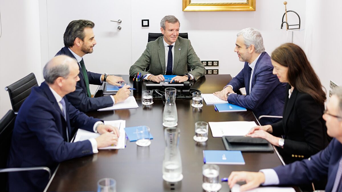 El grupo de trabajo para la coordinación de aeropuertos gallegos se sentará en Santiago el 5 de noviembre