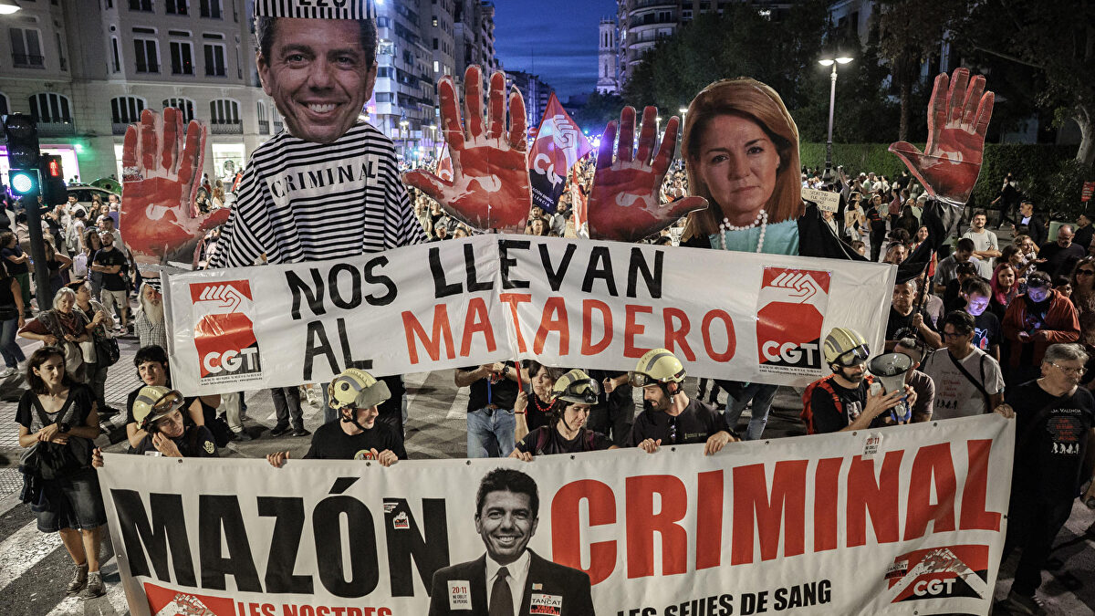 Miles de personas vuelven a pedir en Valencia la dimisión de Mazón al año de la dana