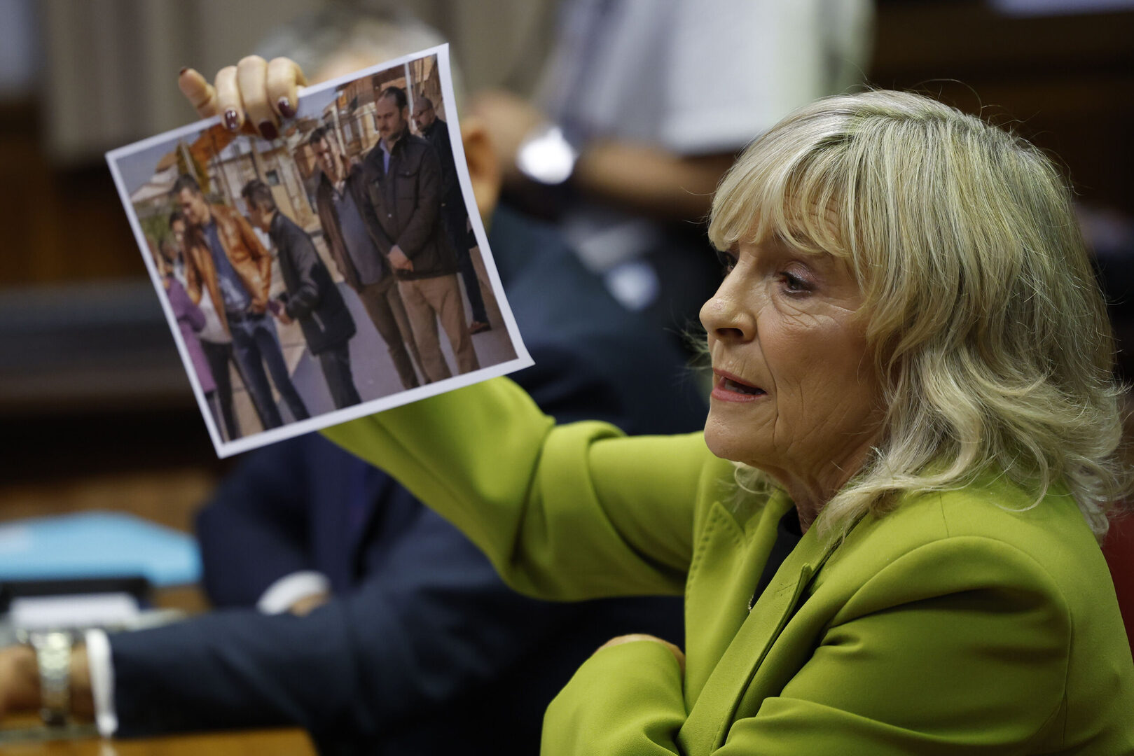 Al 'equipo de opinión sincronizada' no le gusta que pongan en apuros a Pedro Sánchez - Libertad Digital