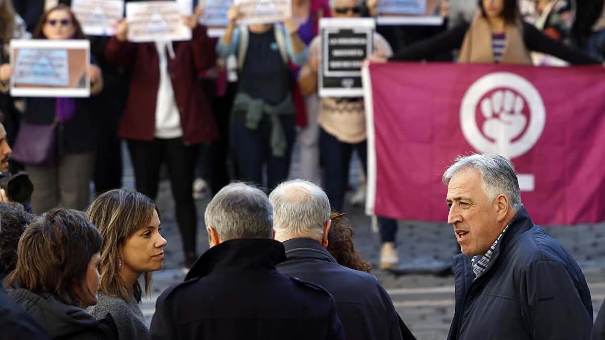 El doble rasero de la izquierda con las  manadas : pide prudencia si los agresores son magrebíes