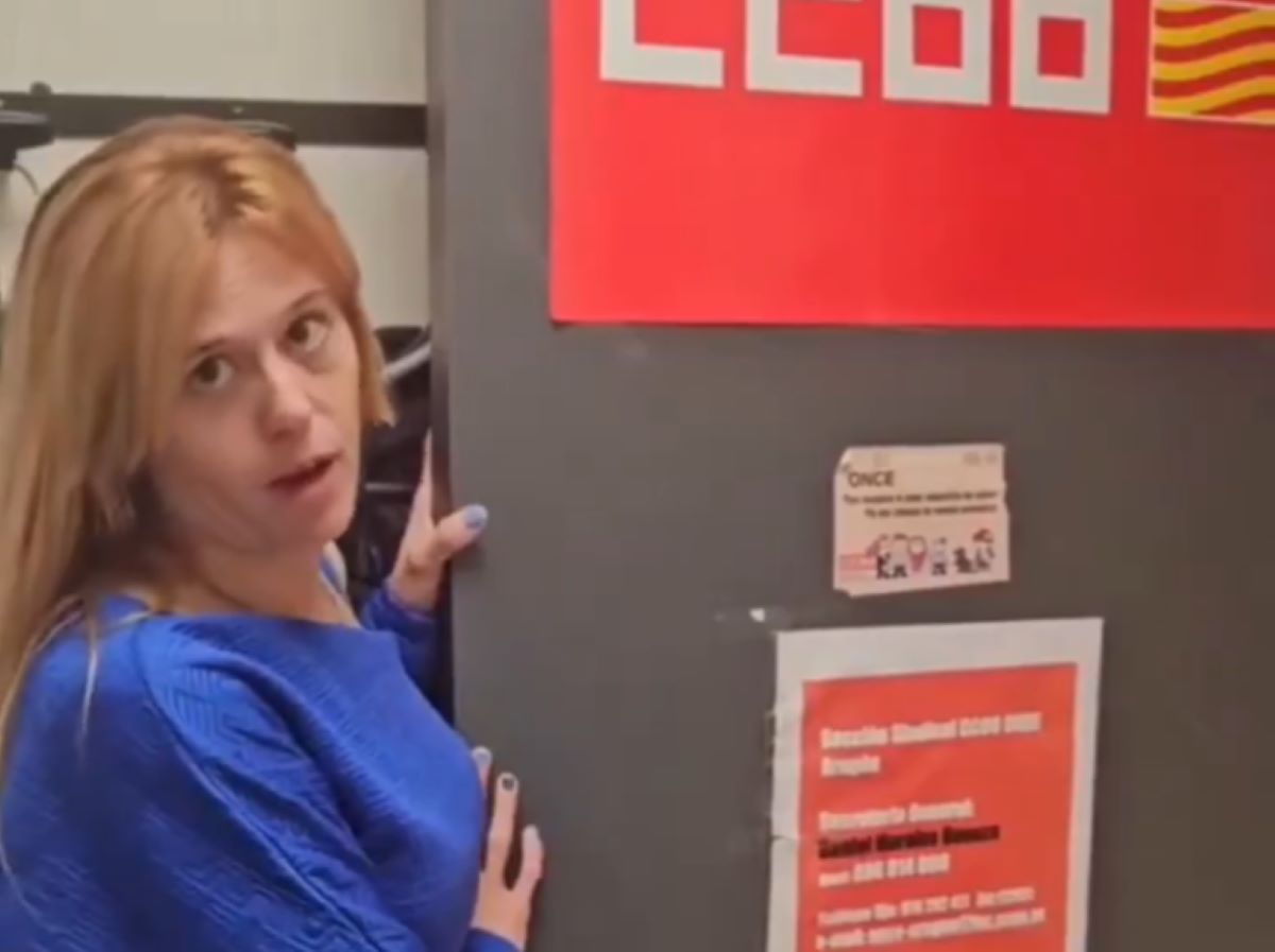 Indignación en redes sociales por una sindicalista que se queja porque una puerta de la oficina no cierra bien