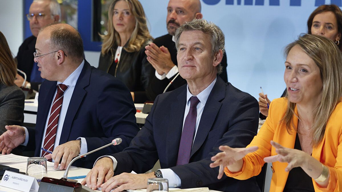 Feijóo y Abascal hablan por teléfono sobre el futuro de la Comunidad Valenciana