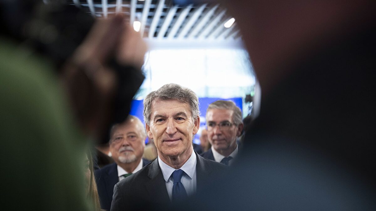 Feijóo y Abascal tensan la negociación en la Comunidad Valenciana tras su primer contacto