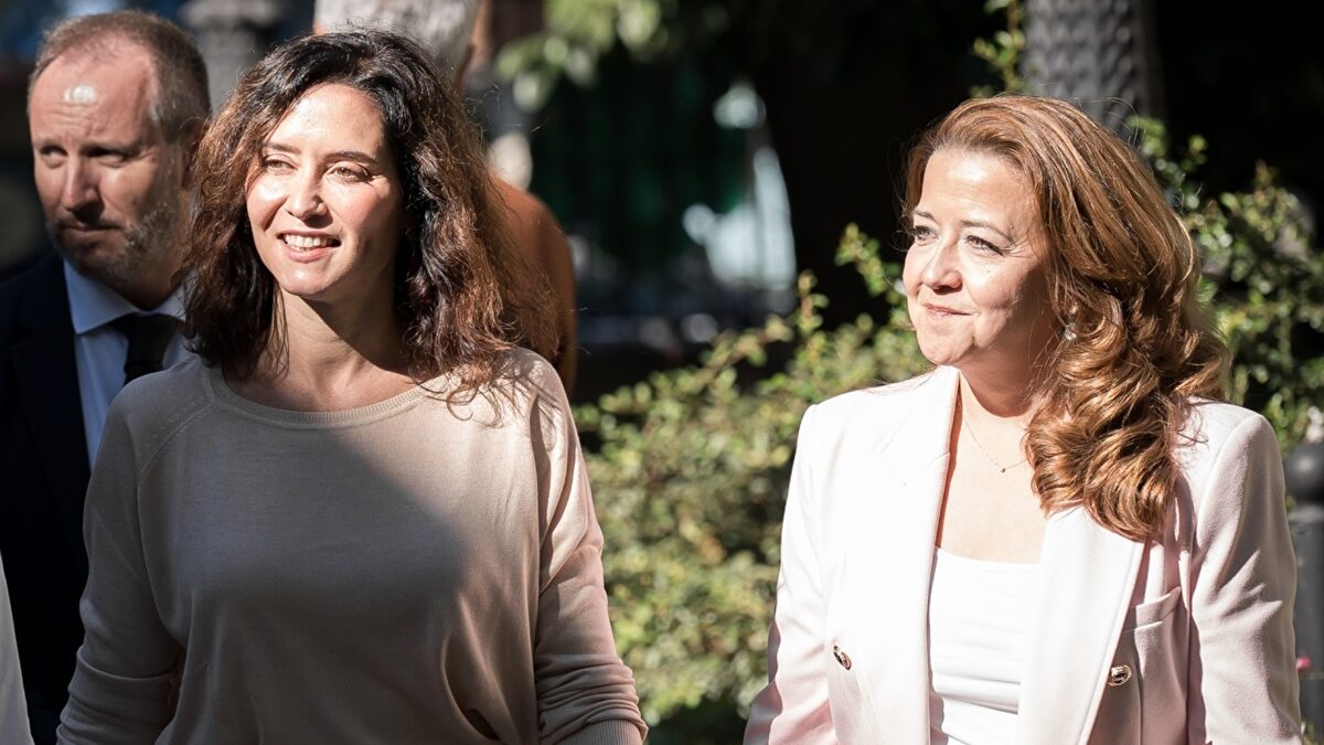 La sanidad de Ayuso deja en evidencia a Mónica García: 49 días de espera para operarse frente a los 148 de Cataluña