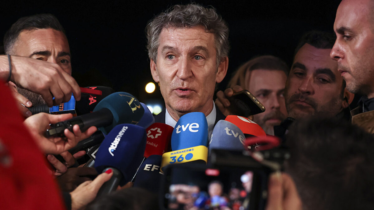 Feijóo carga contra Sánchez y su injerencia judicial en El País , inédita en 50 años de democracia
