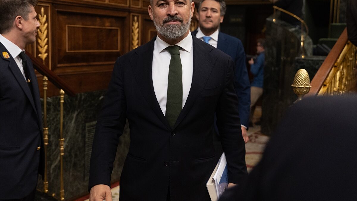 Abascal:  No son capaces de aprobar unos presupuestos pero van a salvar el mundo con un impuesto a la gasolina 