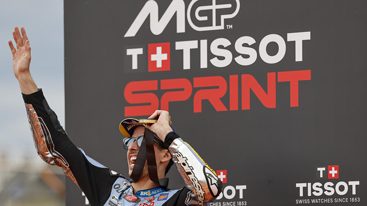 Valencia disfruta de sus españoles: Alex Márquez vence al sprint