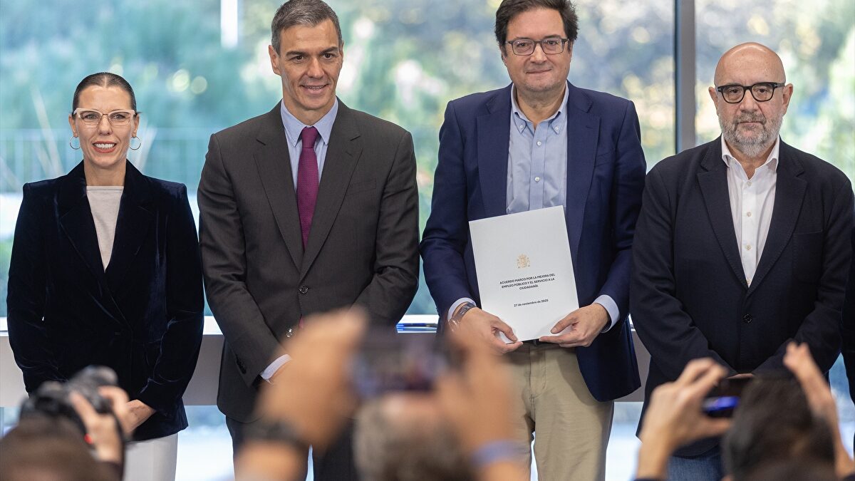 Sánchez pacta con los sindicatos subir el sueldo a los funcionarios un ...