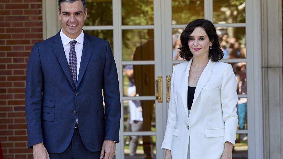 Sánchez contra Ayuso: un documento reconoce que el perdón de la deuda catalana va de la mano de un golpe fiscal a Madrid