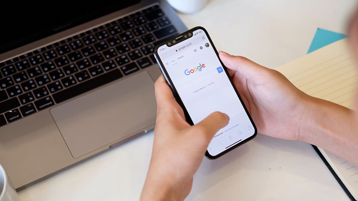 De &quot;cómo hacer caca en el trabajo&quot; al nuevo Papa: las búsquedas más curiosas de los españoles en 2025