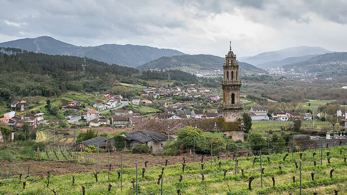 El pueblo con historia y pasado sefardí que está en el corazón de Galicia (y del vino gallego)