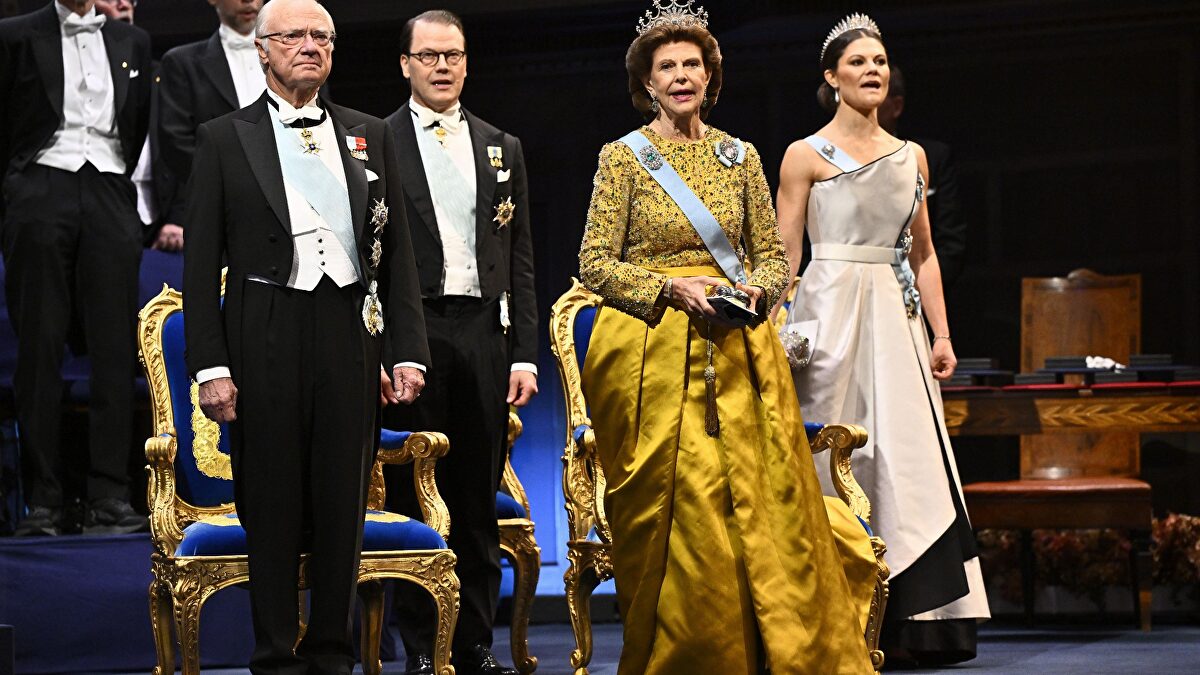 El despliegue de tiaras y glamour de la familia real sueca en la ceremonia de los Nobel