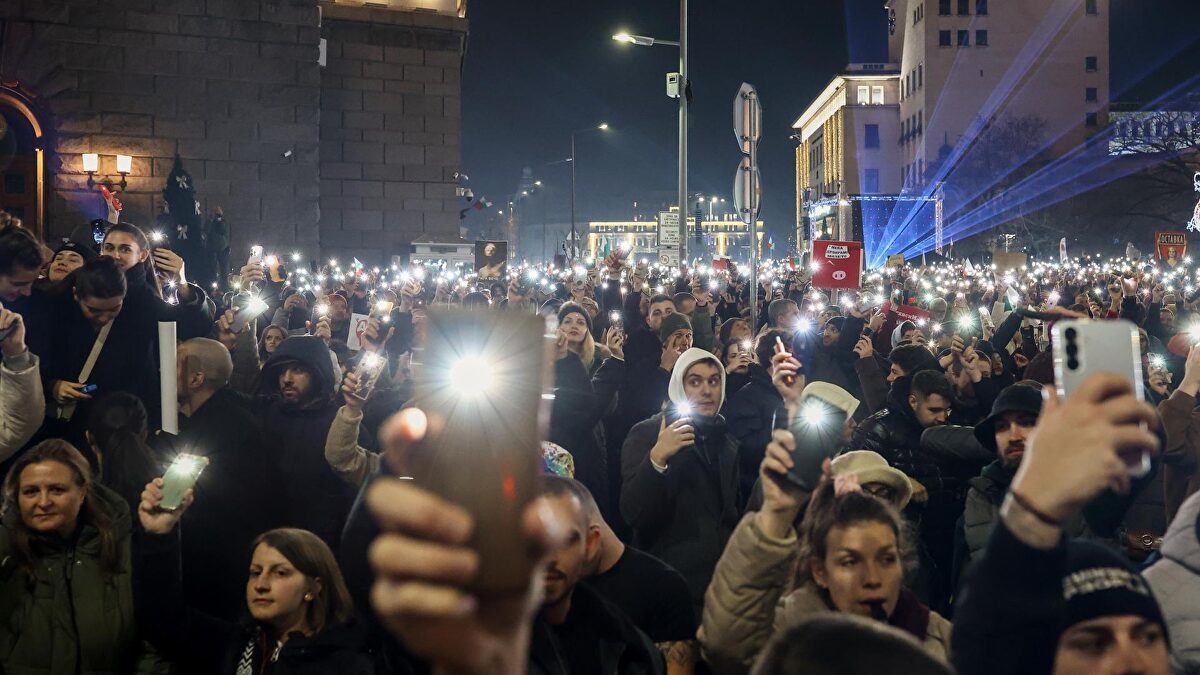 Dimite en bloque el gobierno de Bulgaria entre acusaciones de corrupción