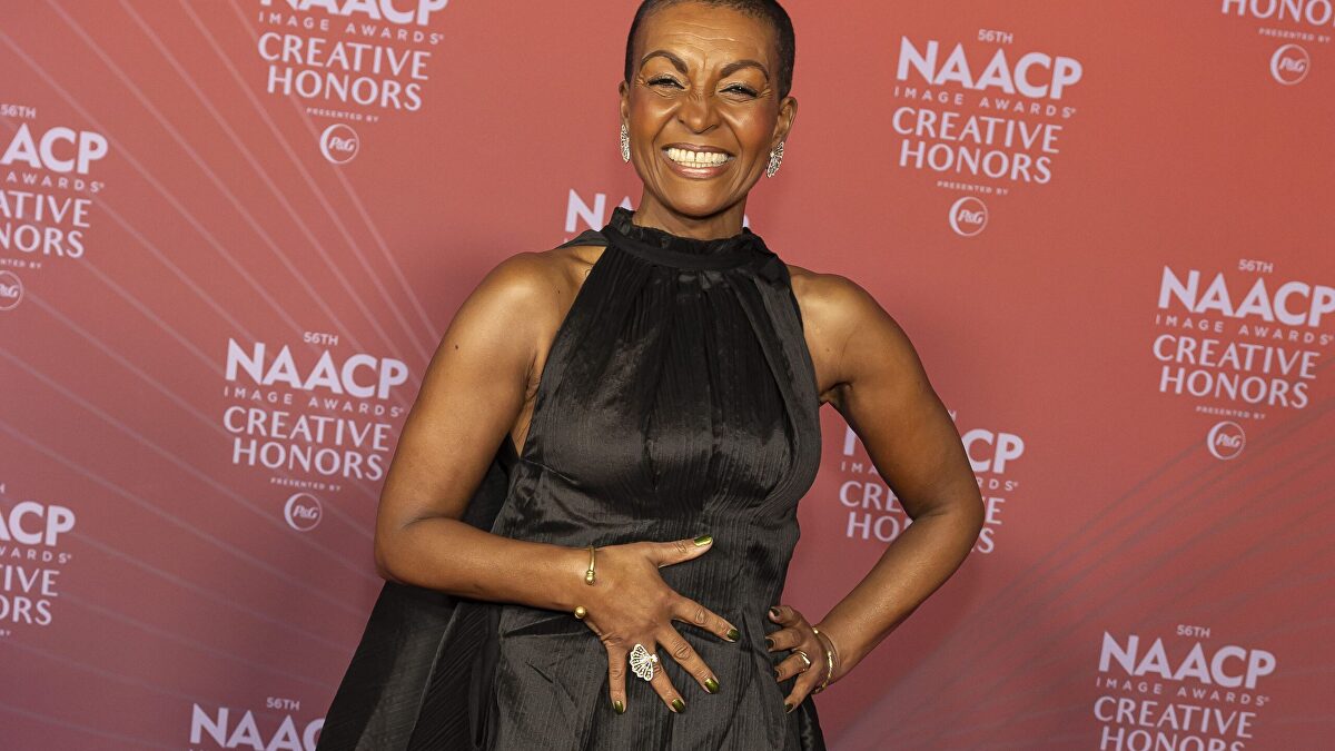 La hipocresía de Adjoa: acepta la condecoración del príncipe Guillermo tras criticar el &quot;balcón blanco&quot; de la Casa Real