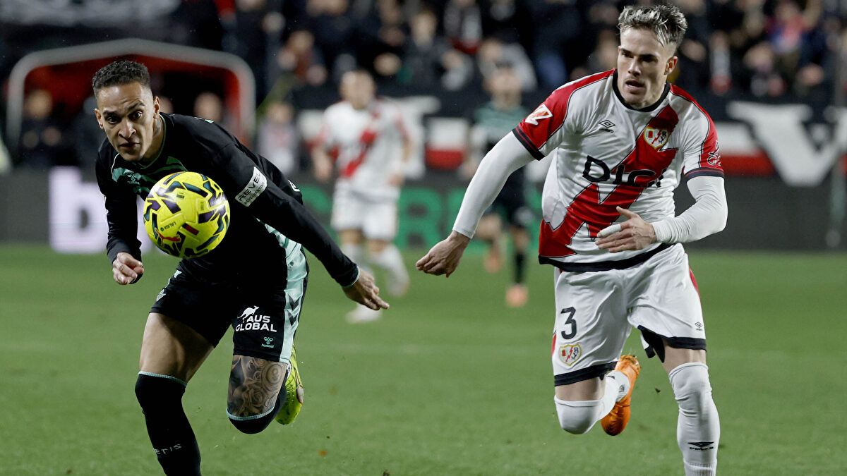 Varapalo terrible para el Rayo y para España: De Frutos se marcha llorando tras destrozarse la rodilla