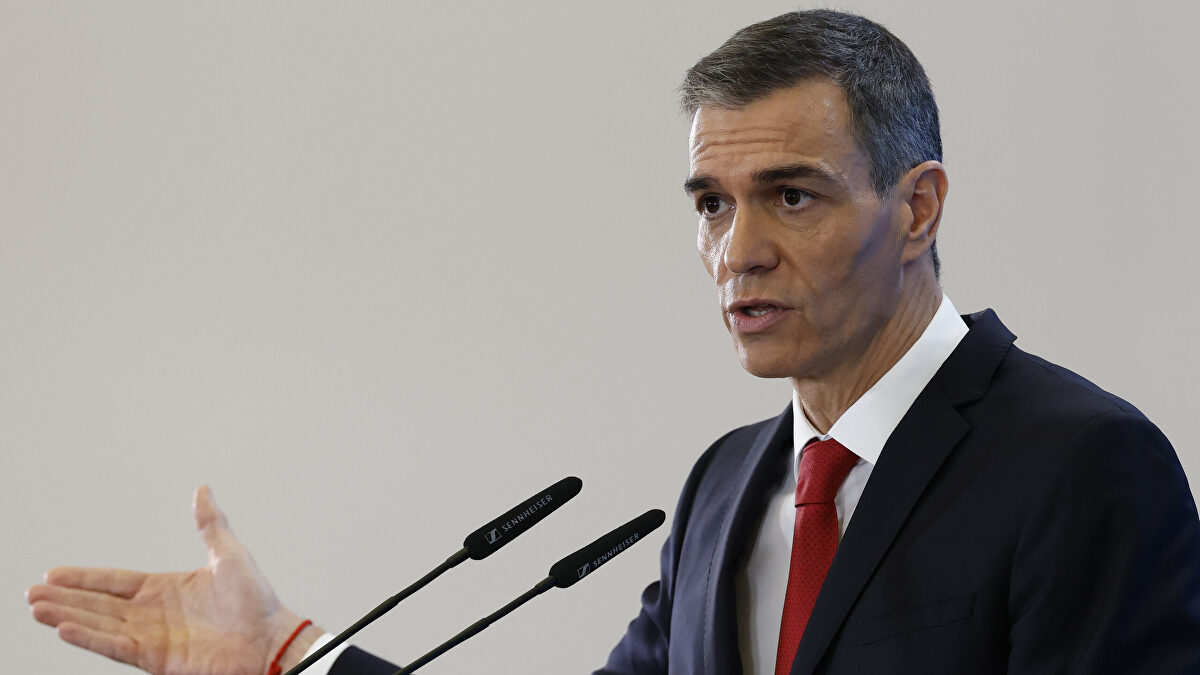 Sánchez se presenta como adalid del feminismo y la transparencia y promete  aguantar las campañas de fango 