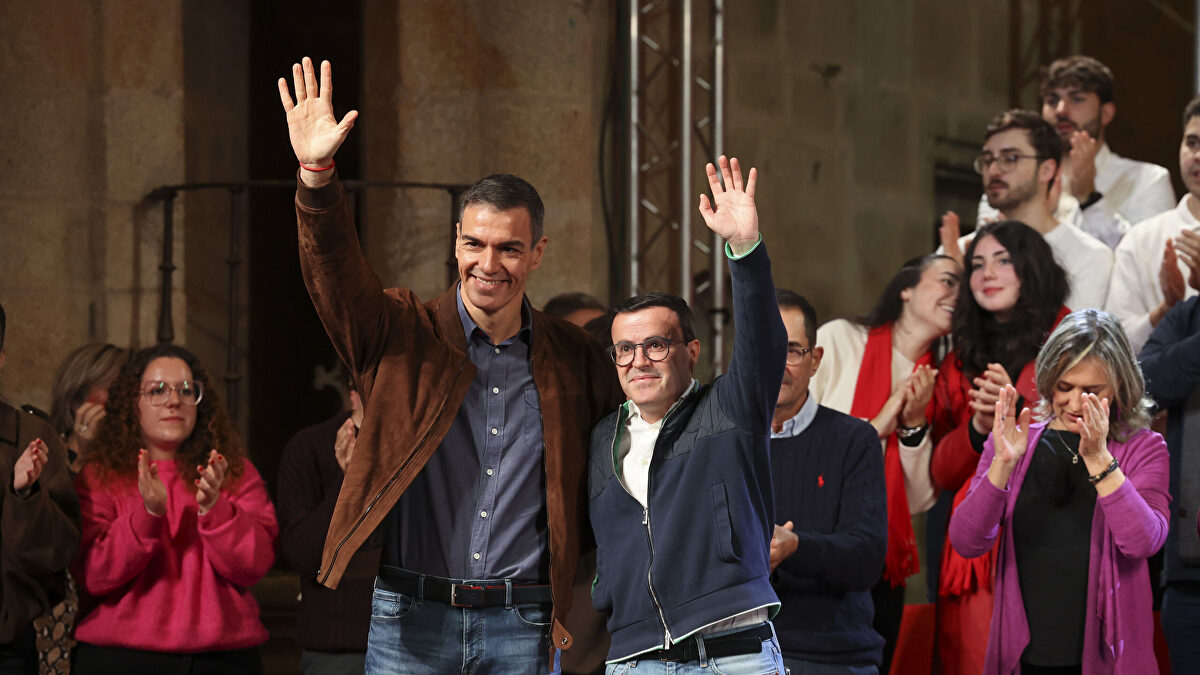 Sánchez se implica hasta el final y sale en defensa de Gallardo por los  bulos  tras ser procesado