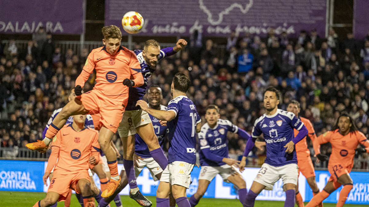 El Barcelona suda sangre para tumbar a un enorme Deportivo Guadalajara (0-2)