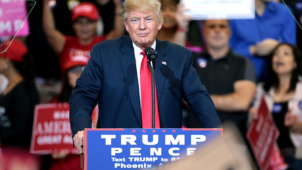 Trump culpa a Biden por la inflación, pero insiste en que "aranceles" es su palabra favorita