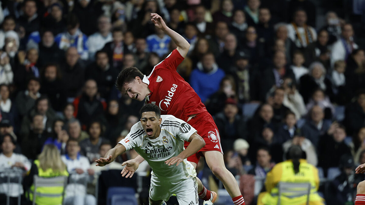 El Sevilla, indignado por las decisiones y el maltrato recibido por el colegiado ante el Real Madrid en el Bernabéu
