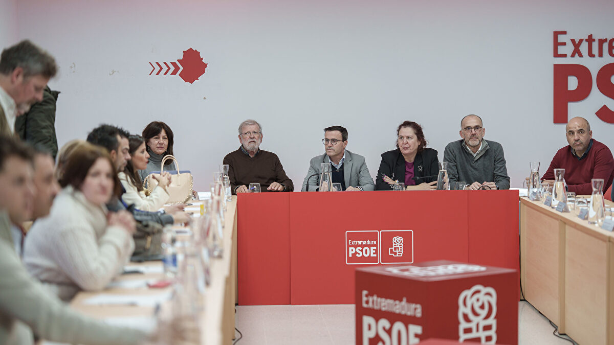 Crecen las voces del PSOE que piden una abstención en Extremadura por miedo a que Vox siga engulléndoles