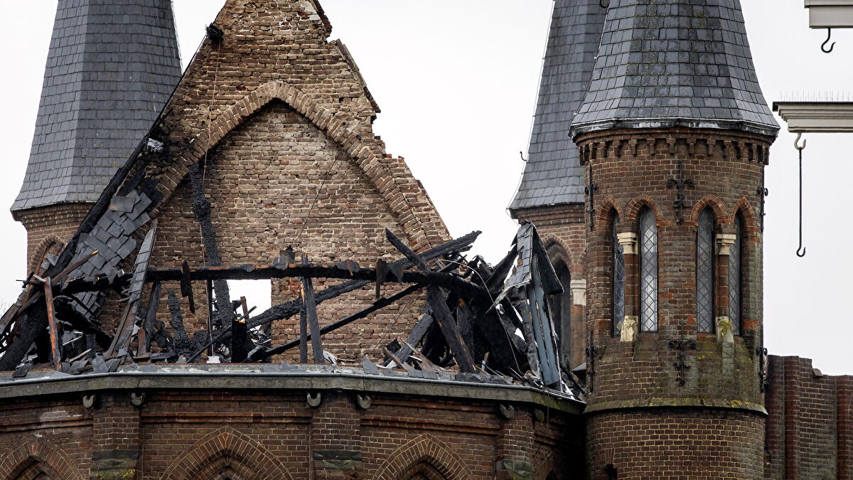 Un incendio arrasa la histórica iglesia Vondelkerk de Ámsterdam