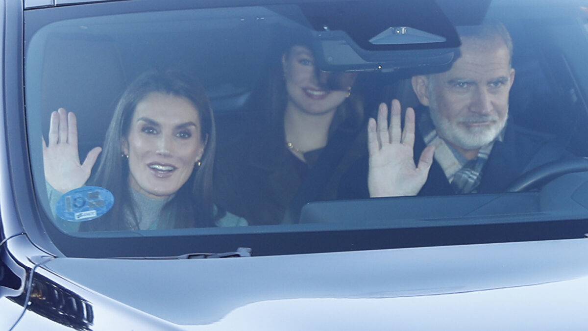 Los Reyes y sus hijas reaparecen en casa de Jesús Ortiz para tomar el tradicional roscón de Reyes