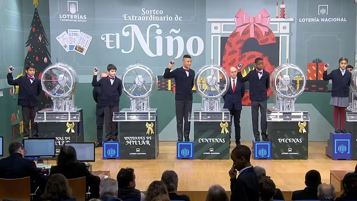 El 6.703 se lleva el primer premio del Sorteo del Niño