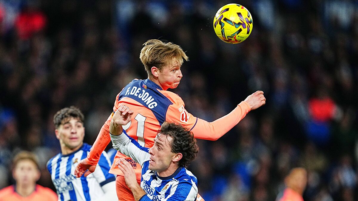 De Jong, contra Gil Manzano: "Te mira con cara de 'soy más que tú', es muy frustrante"