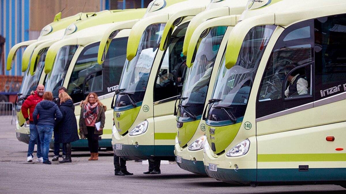 Más de 350 empresas de transporte ofrecen sus autobuses para ayudar a los afectados por el accidente de tren
