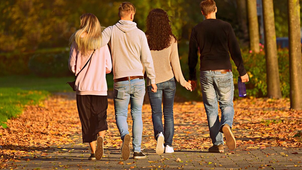 Qué es el 'mindful walking', la disciplina que conecta cuerpo y mente sin esfuerzo físico extremo